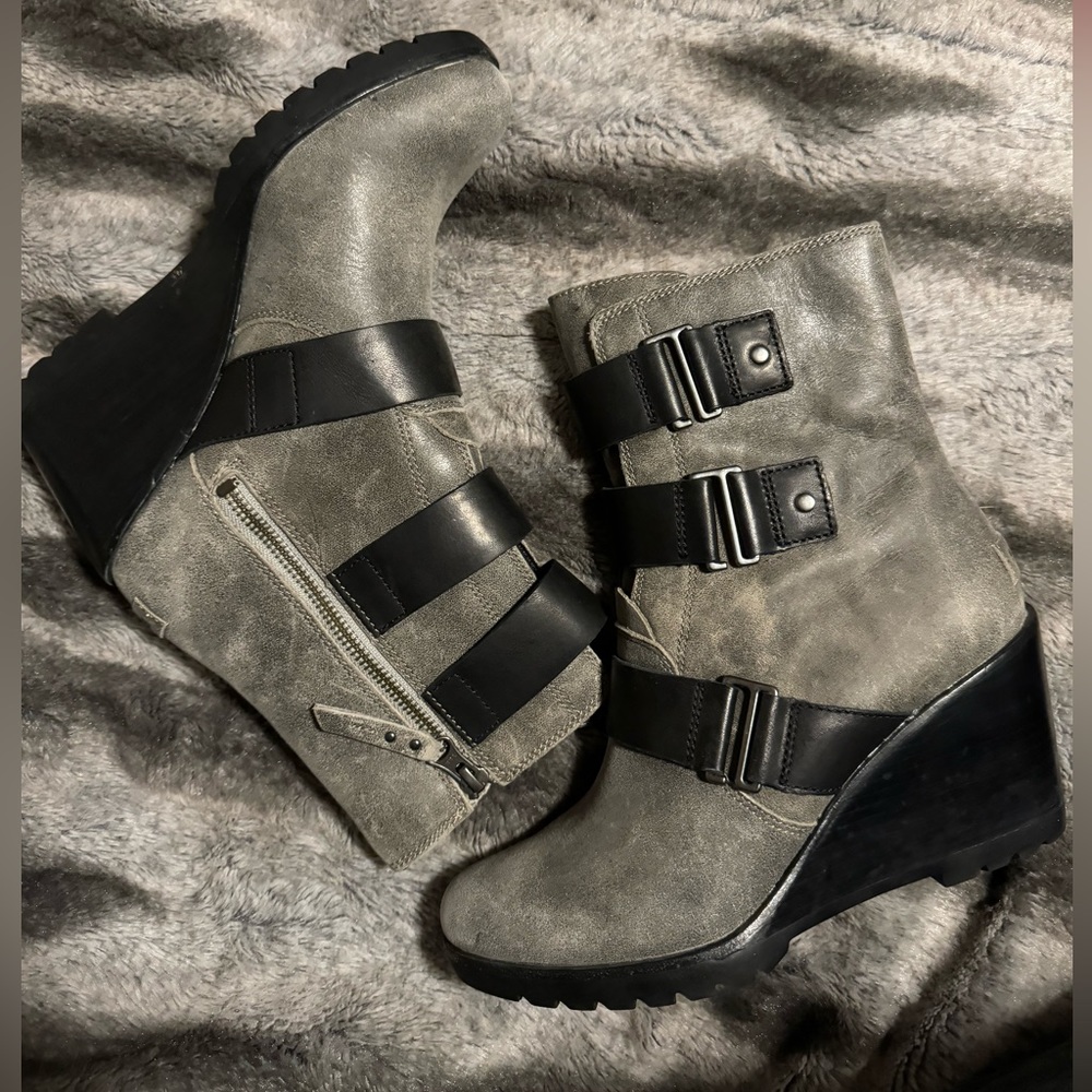 Sorel After Hours boot women’s size 8
